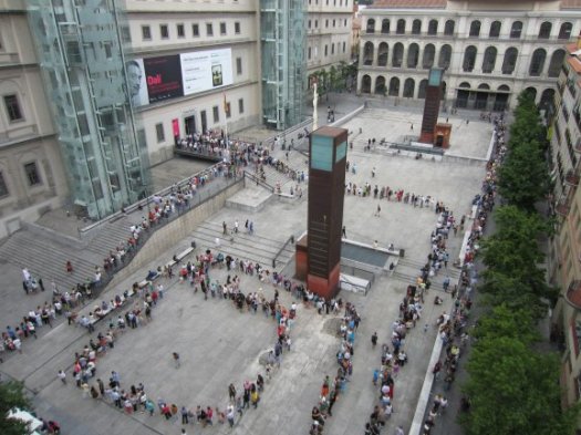 Colas en los últimos días de la exposición de Dalí del Reina Sofía