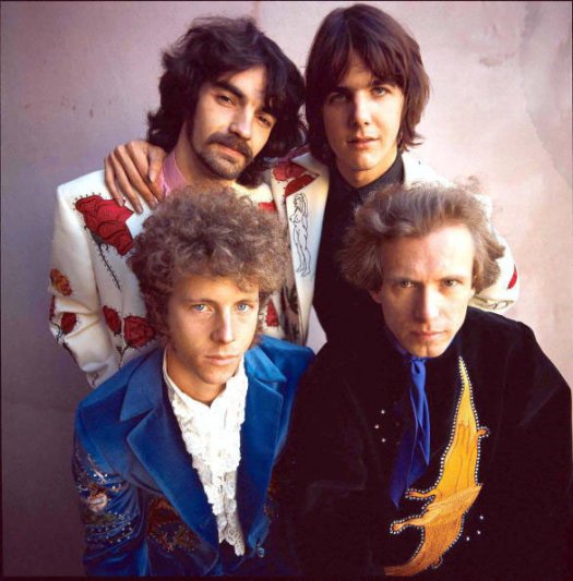 The Flying Burrito Brothers en 1969. Atrás: chris Ethridge y Gram Parsons. Al frente: Chris Hillman y Sneaky Pete Kleinow