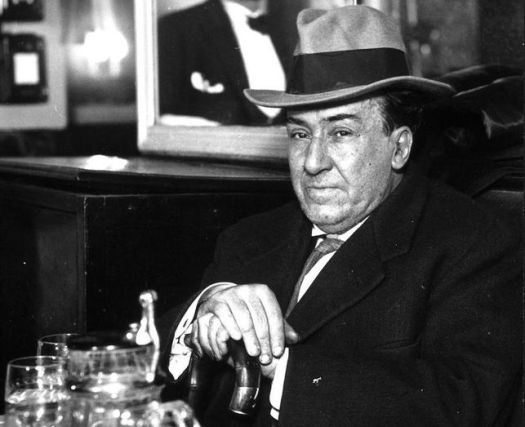Antonio Machado, retratado por el fotógrafo Alfonso, en el Café Salesas de Madrid, 1934