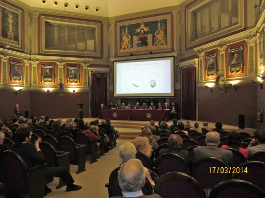 Leyendo en el Salón de Actos del Ateneo de Madrid