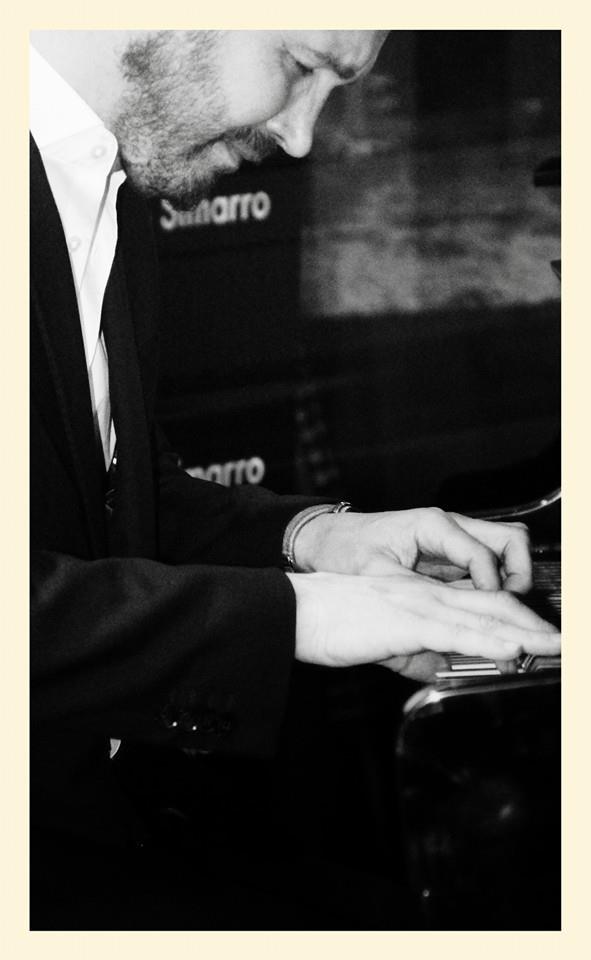 Juan Antonio Simarro al piano. Foto de Arturo Villarrubia