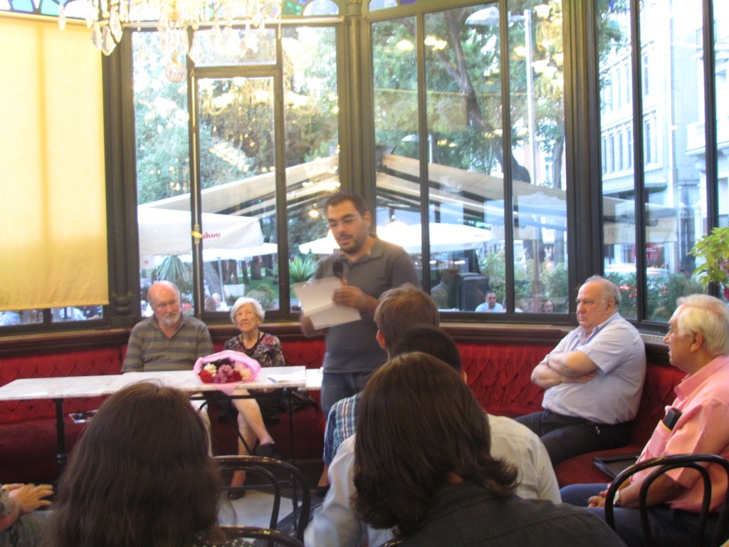 Óscar Sejas recitando