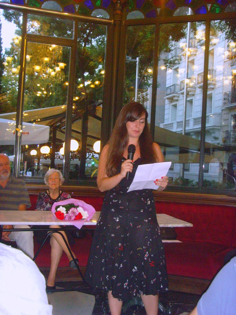 Rosalba Torrijos recitando