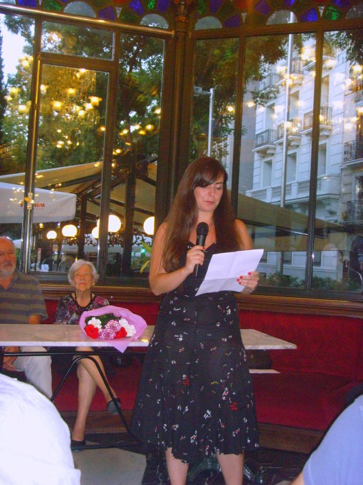 Rosalba Torrijos recitando