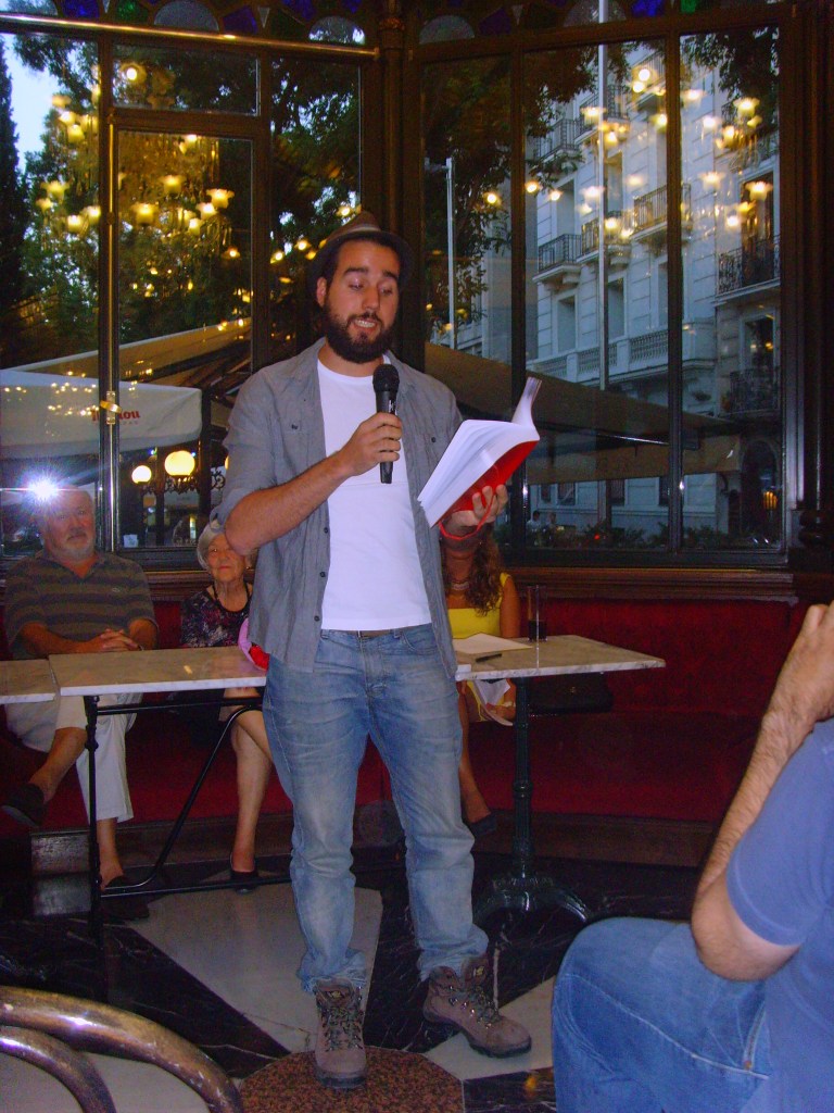 Luis Cano recitando