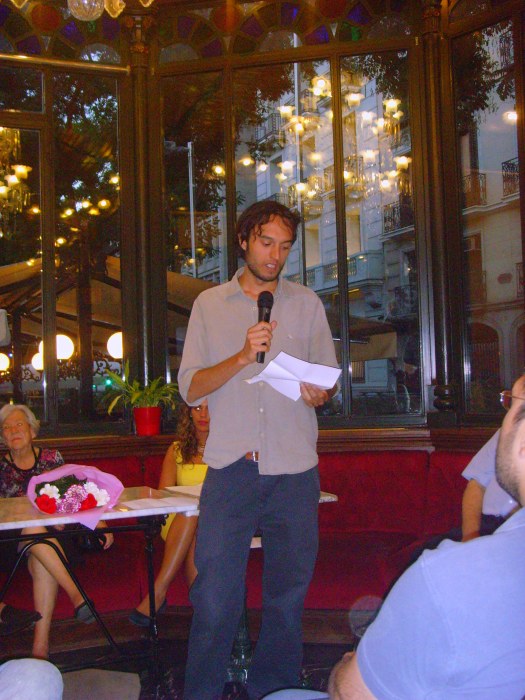Alberto Guirao recitando