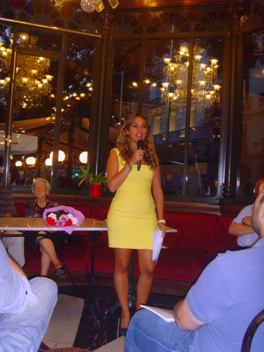 Marina Casado recitando