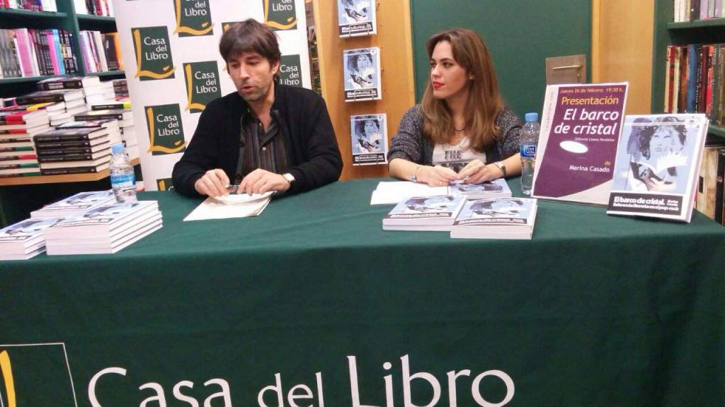 David Conte y Marina Casado durante la presentación de El barco de cristal en Casa del Libro