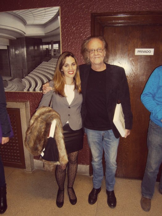 Con Luis Eduardo Aute, a la entrada del Paraninfo de la Facultad de Filología de la UCM