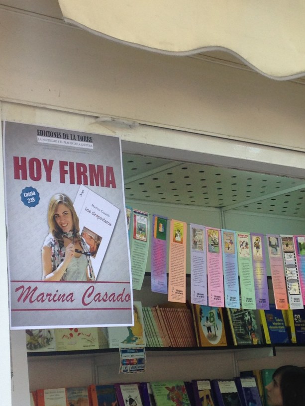 Firmando Los despertares en la Feria del Libro de Madrid 2015