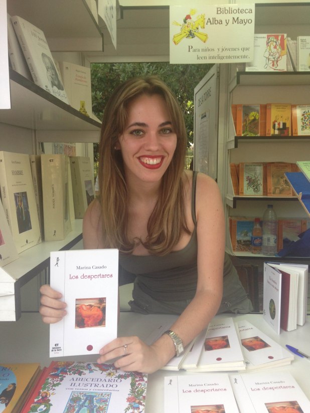 Firmando Los despertares en la Feria del Libro de Madrid 2015