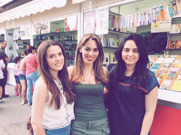 Firmando Los despertares en la Feria del Libro de Madrid 2015