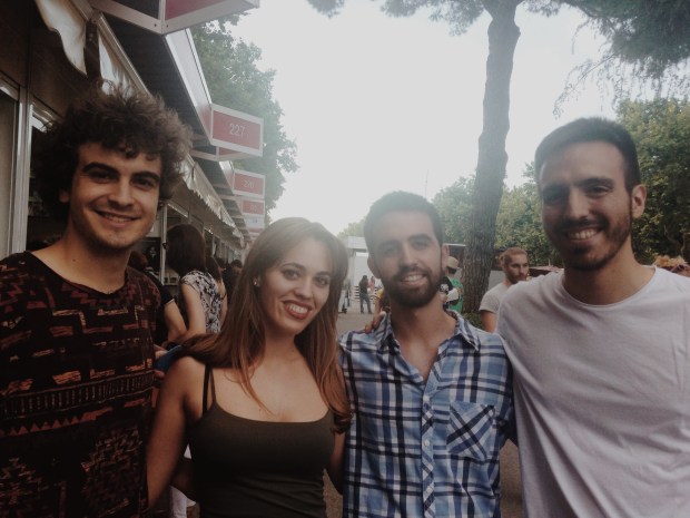 Firmando Los despertares en la Feria del Libro de Madrid 2015