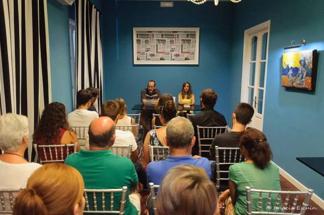 Familiares, amigos y amantes de la poesía asistieron al despertar gaditano de mi primer poemario