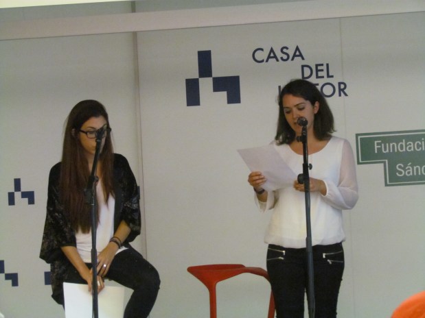 Andrea Toribio y Paula Bozalongo recitando por Carlos Bousoño y Vicente Molina Foix