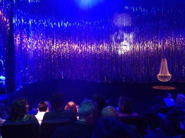 Puesta en escena de la adaptación de El público de Àlex Rigola en el Teatro de la Abadía de Madrid