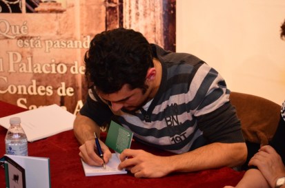 Andrés firma en Lucena
